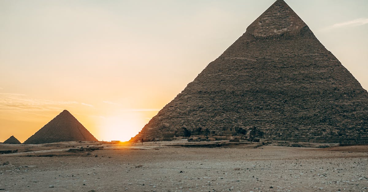 découvrez l'égypte, un pays fascinant au carrefour des civilisations, riche en histoire, culture et paysages époustouflants. explorez les merveilles des pyramides, le majestueux nil et la vibrante vie urbaine du caire. partez à la rencontre de l'héritage pharaonique et des trésors archéologiques qui font de l'égypte une destination incontournable.