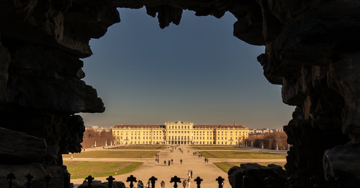 Para prepararse eficazmente, los candidatos también deben adoptar un enfoque proactivo, integrando herramientas modernas en su estudio, como: