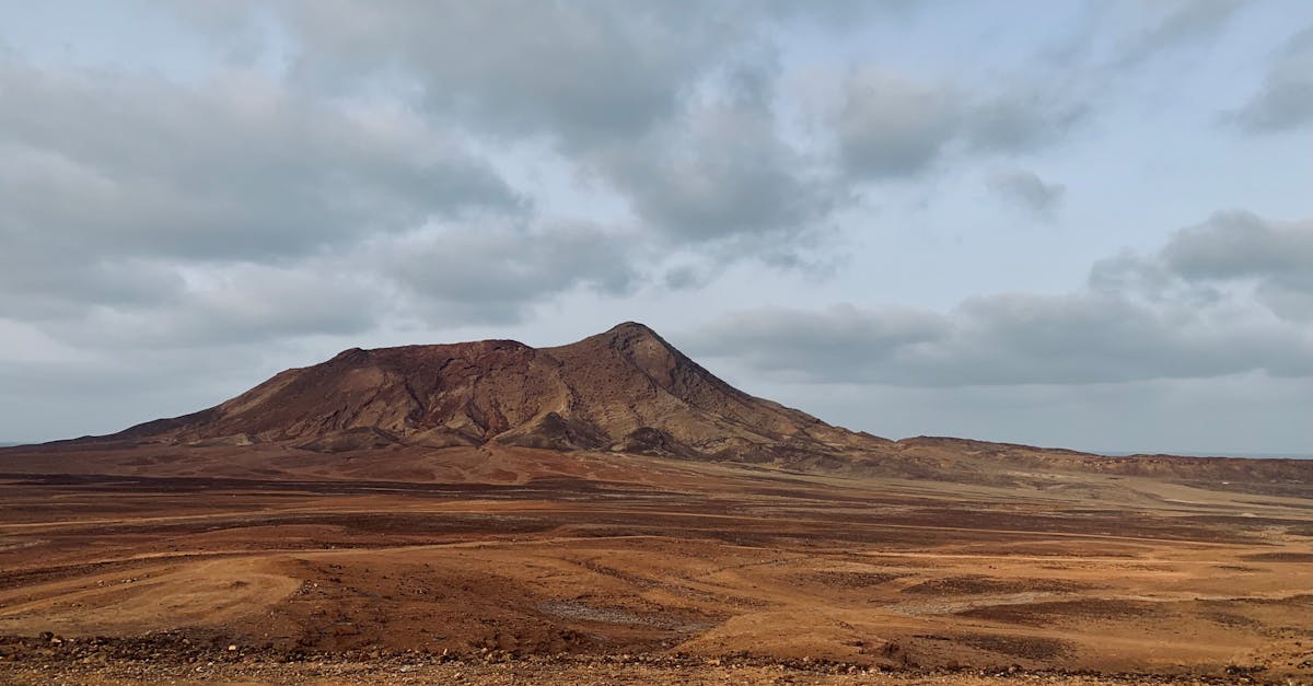 découvrez les magnifiques paysages et la culture unique du cap-vert, un archipel fascinant de l'atlantique, idéal pour les amateurs de plages, de randonnée et de musique. explorez ses îles ensoleillées et profitez d'une expérience inoubliable.