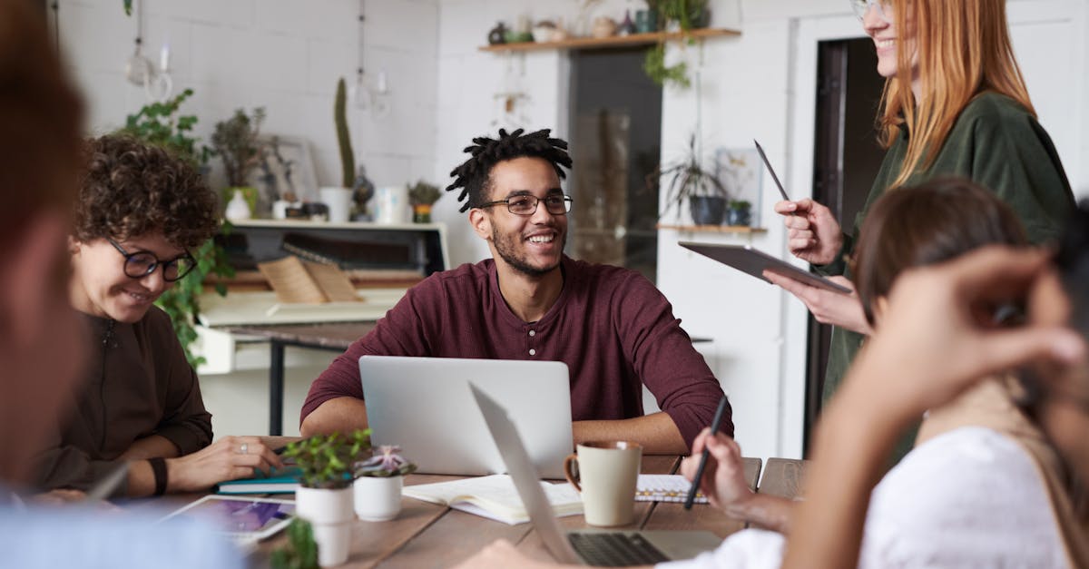découvrez l'art du dialogue : une exploration des échanges verbaux, des techniques de communication et l'importance des conversations authentiques dans nos vies quotidiennes.