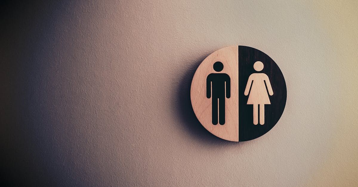 The efforts initiated by the Association of Women of Madagascar have raised awareness of these issues, but their impact remains limited in the face of deeply rooted traditions. Broadening the national debate around these issues is essential if we are to bring about lasting change. Moreover, youth, as a driving force, must be at the heart of these initiatives, particularly through programs such as the Collective of Young Malagasy Entrepreneurs, which advocates for an inclusive and egalitarian approach. Discover how gender stereotypes influence our society, culture, and daily behaviors. Explore examples, impacts, and solutions to promote equality and diversity.