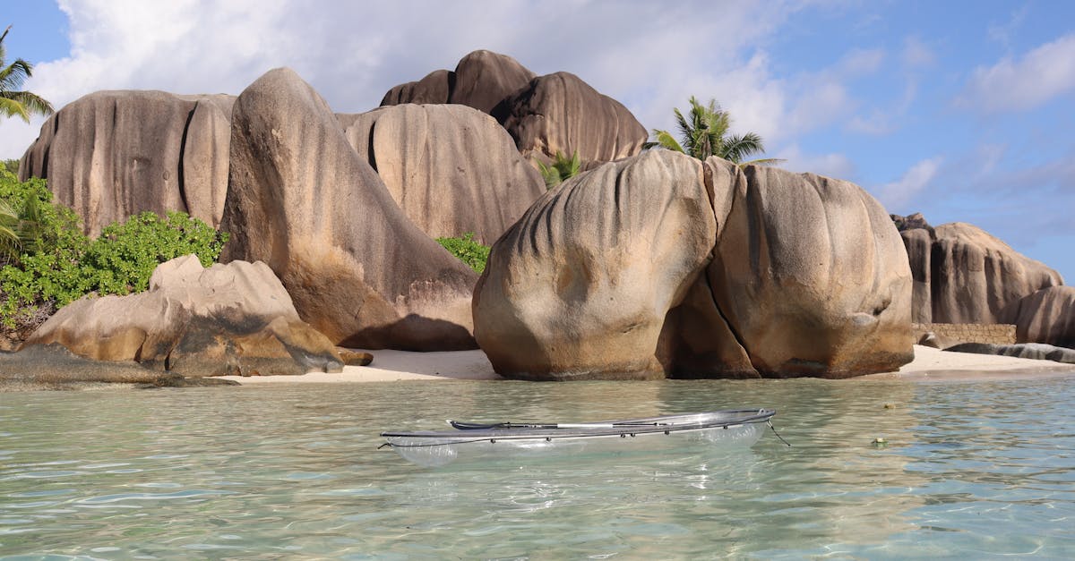 découvrez les seychelles, un archipel enchanteur de l'océan indien, célèbre pour ses plages de sable blanc, ses eaux turquoise cristallines et sa biodiversité exceptionnelle. parfait pour des vacances de rêve, cet écrin de nature offre des activités variées entre détente et exploration.