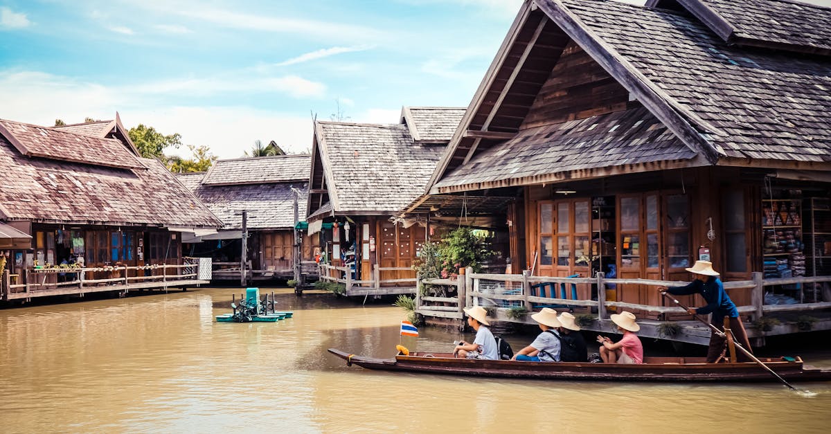Descubra Tailandia, un país encantador en el corazón del Sudeste Asiático, famoso por sus playas paradisíacas, su deliciosa gastronomía y su rica tradición cultural. Viaje entre templos antiguos, mercados coloridos y paisajes naturales impresionantes. Explore esta joya de diversidad y hospitalidad, donde cada rincón revela una nueva aventura.