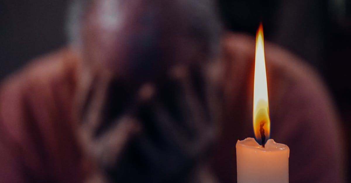 Sumérjase en el conmovedor mundo de la tragedia, una exploración de las emociones humanas a través de historias impactantes y desgarradoras. Descubra cómo el sufrimiento, el destino y el conflicto interno moldean las vidas, mientras reflexiona sobre la condición humana.