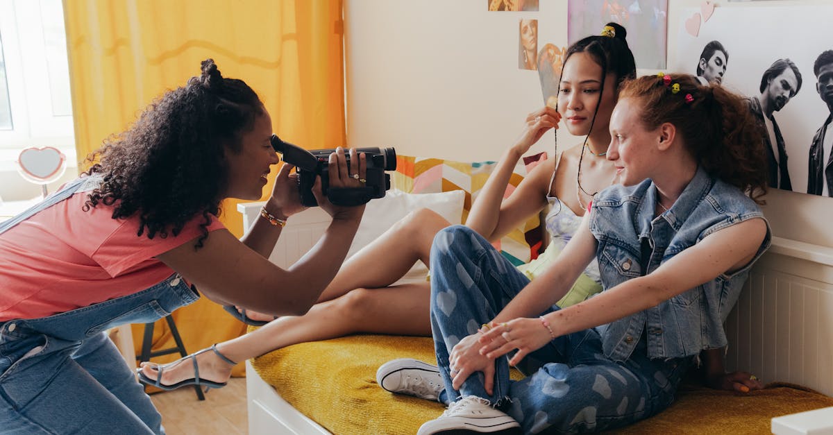This context must encourage each influencer to raise collective awareness, in order to avoid turning their influence into a source of division or misinformation. Society expects these actors to become models of sincere commitment, in a dynamic where ethics and transparency are essential pillars.