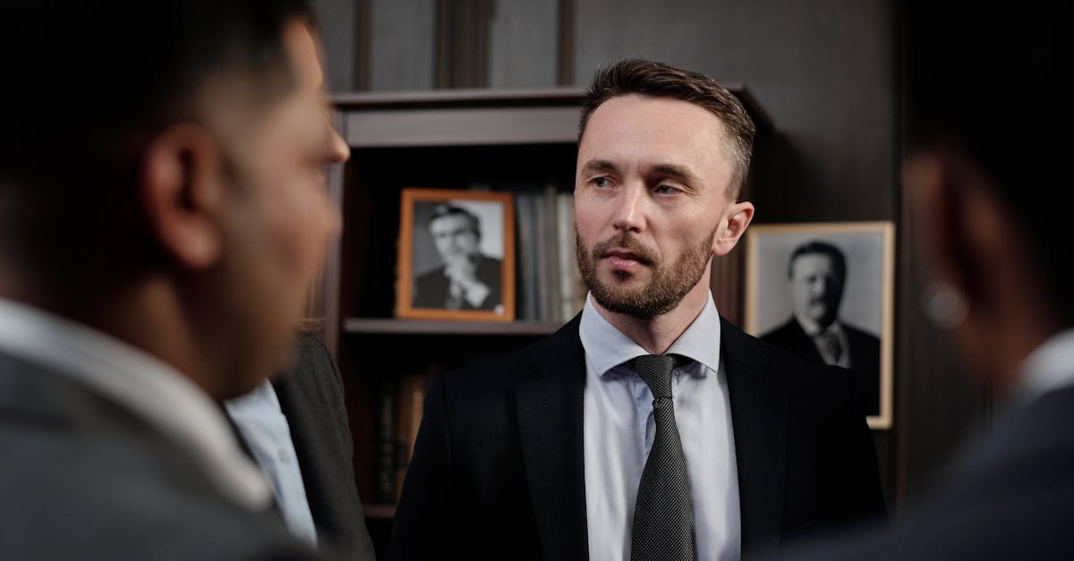 evidenzia le gravi conseguenze di una cattiva gestione. Quando scoppiano scandali o casi di corruzione, la reputazione dell'
