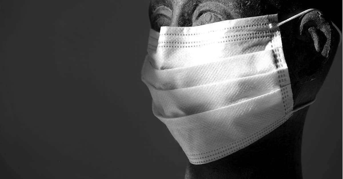 Первые подтвержденные случаи завоза мокса на Реюньон и Коморские острова иллюстрируют тревожную реальность: заражение не знает естественных границ. Реюньон, будучи стратегически важным островом в Индийском океане, видит свои границы уязвимыми для завозной угрозы, и на сегодняшний день здесь зарегистрировано более 130 подтвержденных случаев.