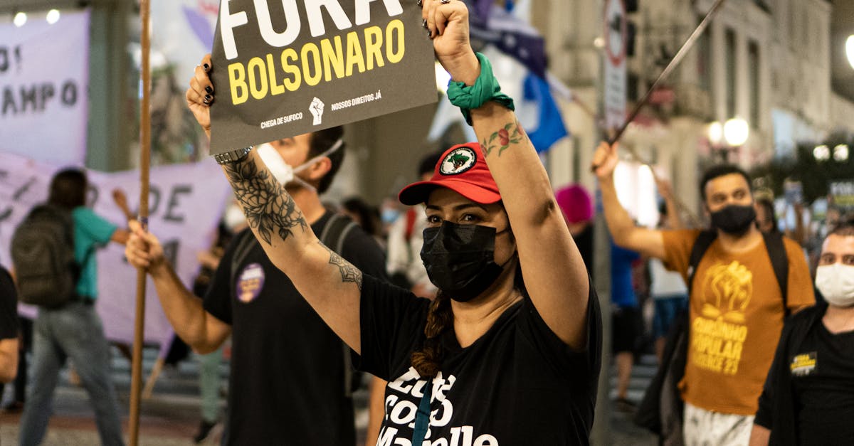 découvrez les enjeux et les perspectives des réformes politiques visant à améliorer la gouvernance, la démocratie et la participation citoyenne.